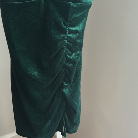 Emerald Sundae Green Velvet Body-con Mini Dress Size Medium - Picture 4 of 5
